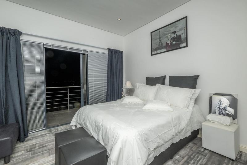 4 Bedroom Property for Sale in Kaapsig Western Cape